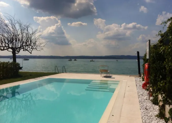 Super Location Front Lake
